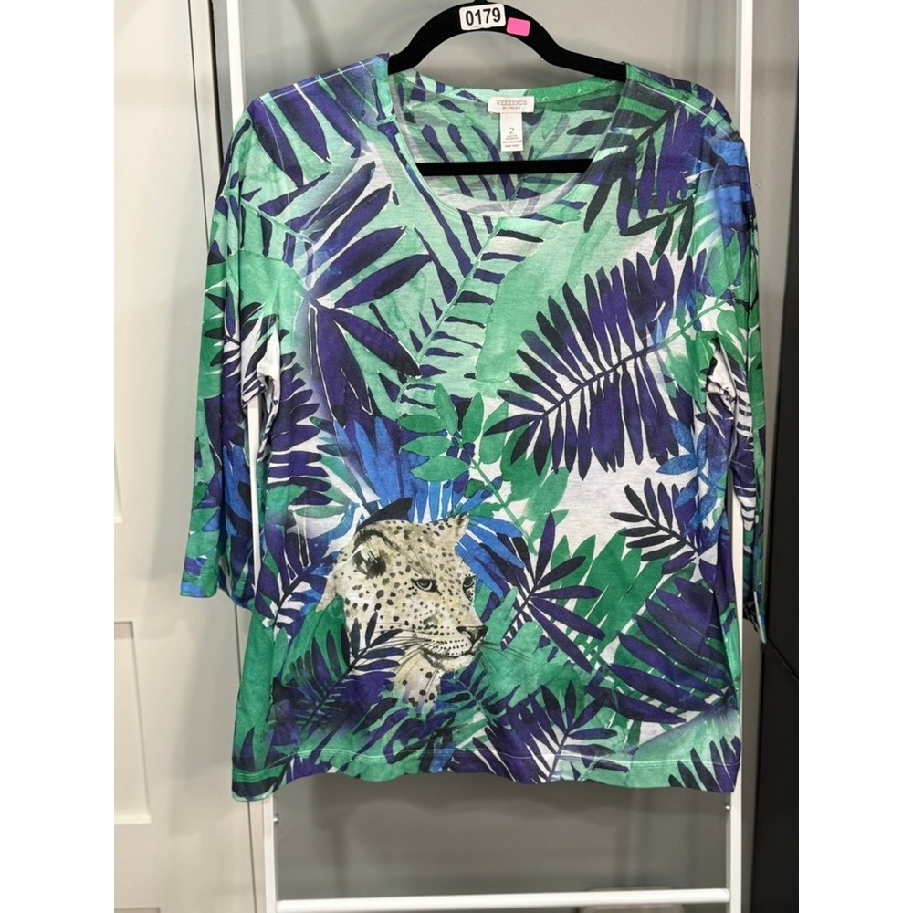 Weekends by Chico's Womens Green Tropical‎ Leopard Palm Print V-Neck Top Size 2